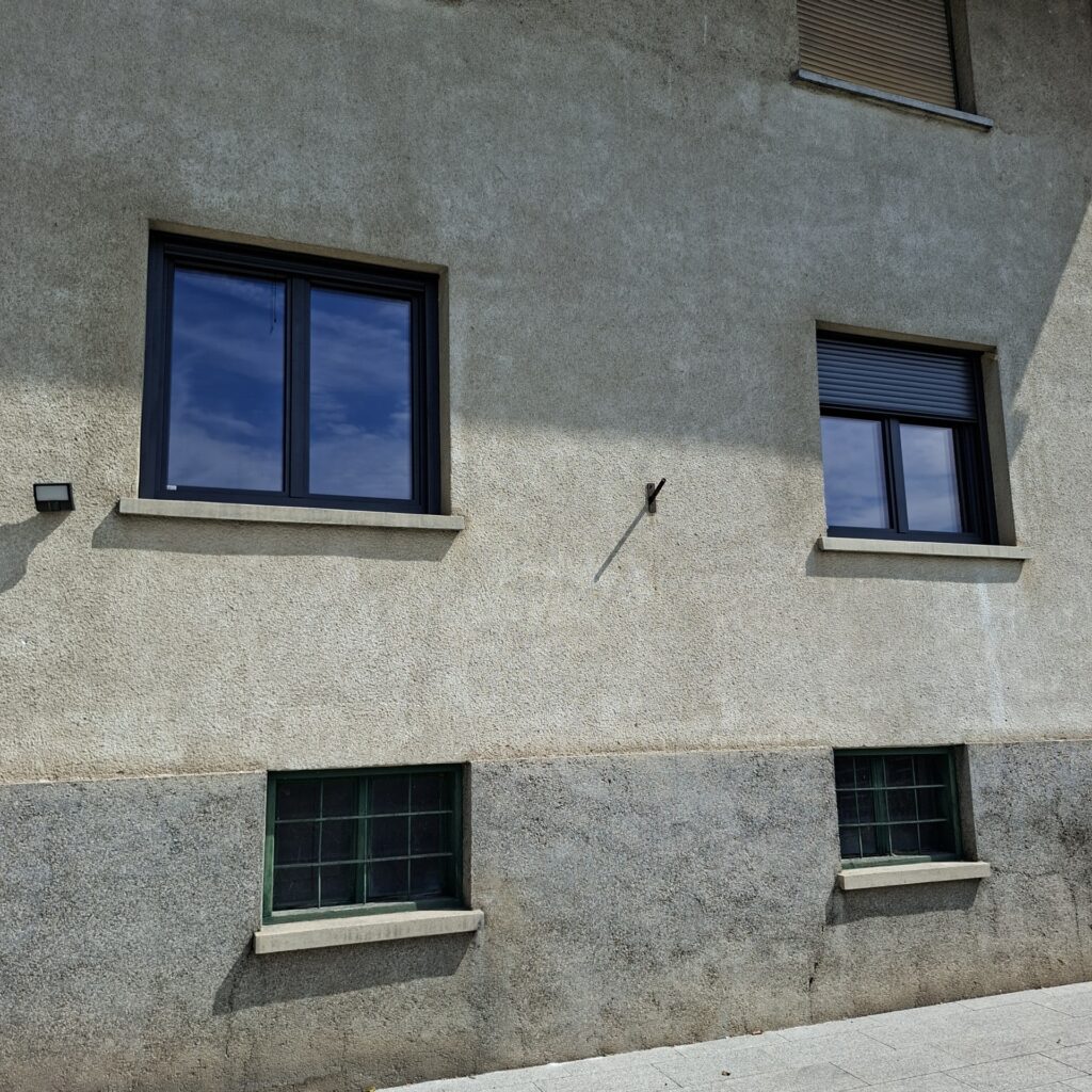 lesena okna Ljubljana